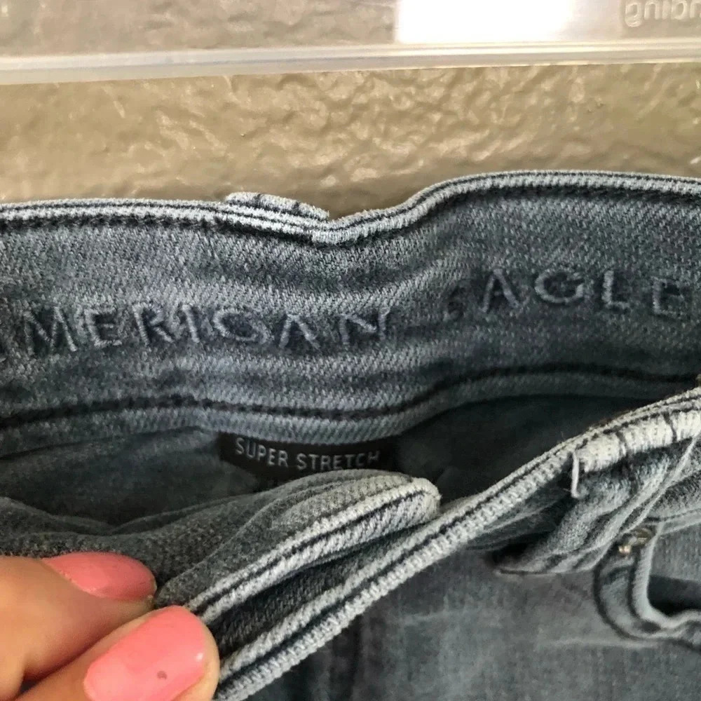 American Eagle Pale Gray High Waist Distressed Jeans Size 2 - Picture 2 of 5